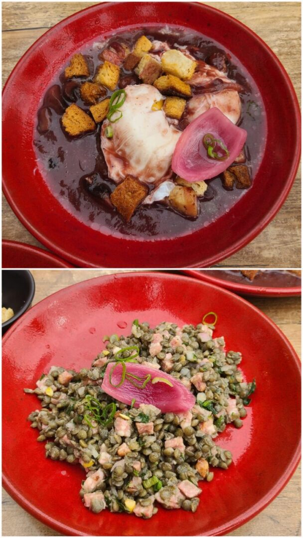 A French entree featuring Oeufs en Meurette (poached eggs in red wine sauce) and Caviar Croix-Rousse, served at a Bouchon Lyonnais. 부숑 리요네에서 제공된 프랑스식 전식, 뫼레트 달걀(Oeufs en Meurette)과 크루아루스 캐비어(Caviar Croix-Rousse).
